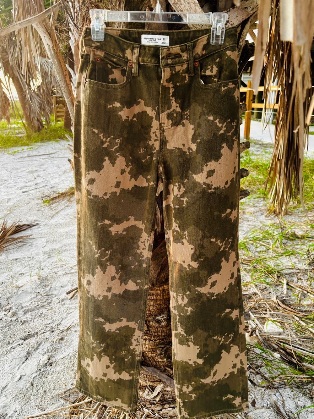 NWOT Abercrombie & Fitch Camo 90s Relaxed High Rise Jeans Y2K Sz 25 Short - Picture 7 of 8